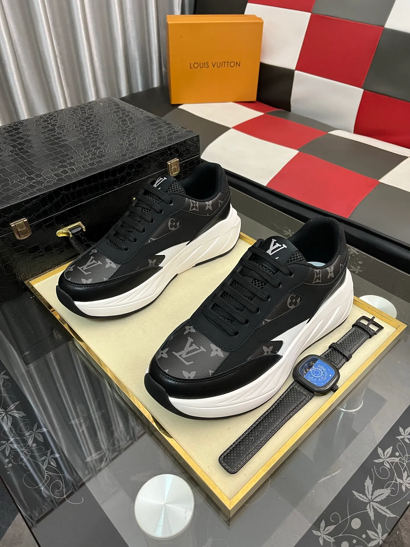Men's shoes💰438⌚️⌚️《Louis vuitton/LV Louis Vuitton》original quality.~ Unique modern style sneakers. 🏃A must-have casual shoe for trendy men😍😍 Original brand imported from Italy, imported original leather, cowhide lining (refuses to discolor and grind feet) sole: original sole provided by the original factory, French lazy style design ⚠️Fit to the feet, original quality, super comfortable original sole. Code number: 38-442️⃣Colors available